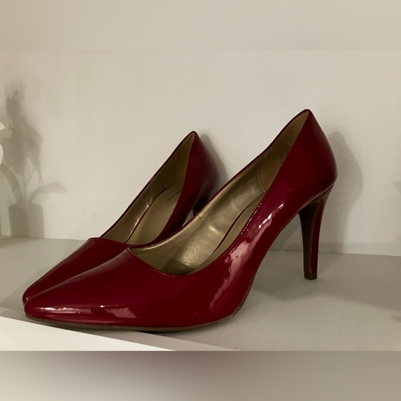 Red pointed toe heels - Picture 1 of 4
